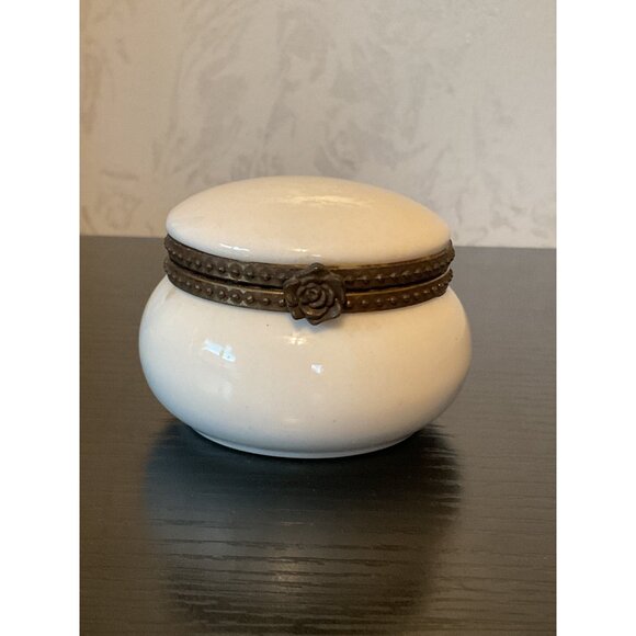 Vintage Ceramic Trinket Box With Metal Rose Clasp Hinged Lid - Picture 1 of 7